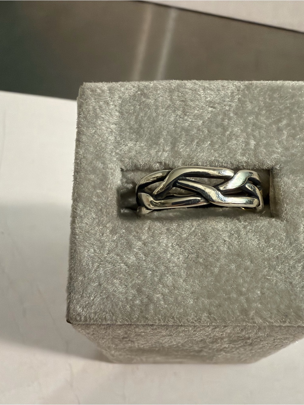 Beautiful James Avery Sterling Silver Twist Ring